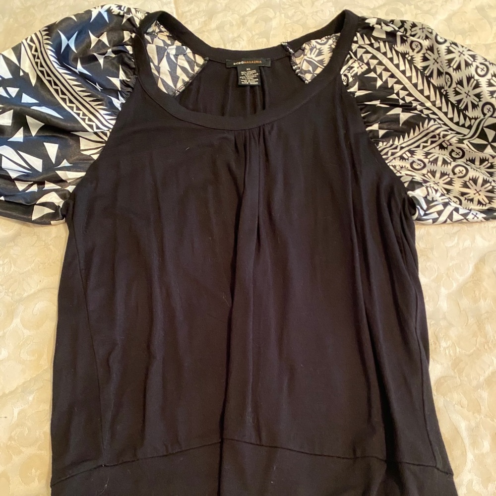 BCBG MaxAzria pattern sleeve top size xs
